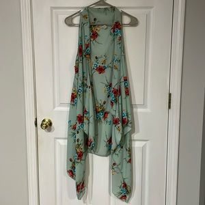 Pretty Young a thing women’s floral shawl. One size fits all